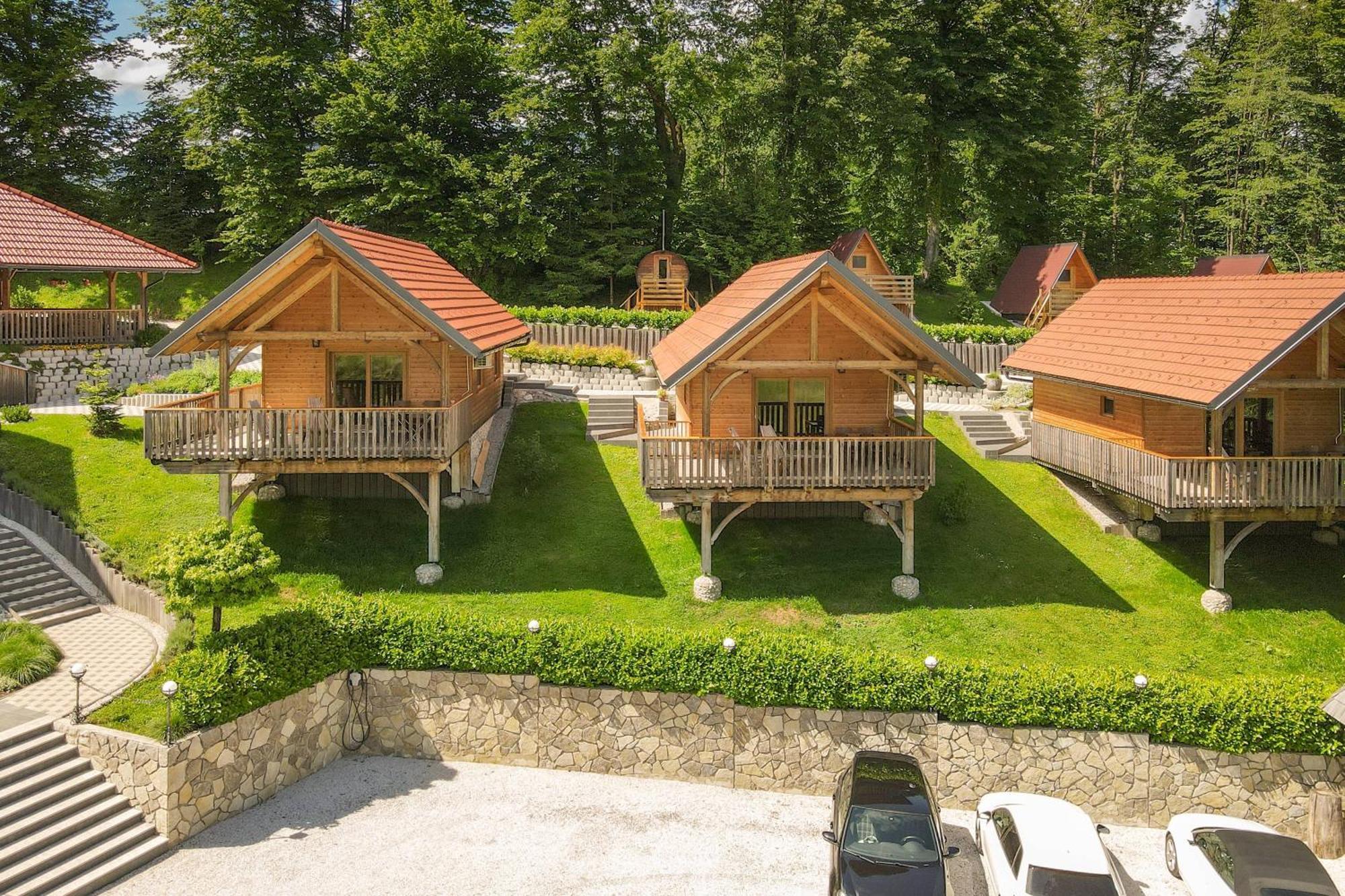 Resort Pri Hrastu カムニーク エクステリア 写真